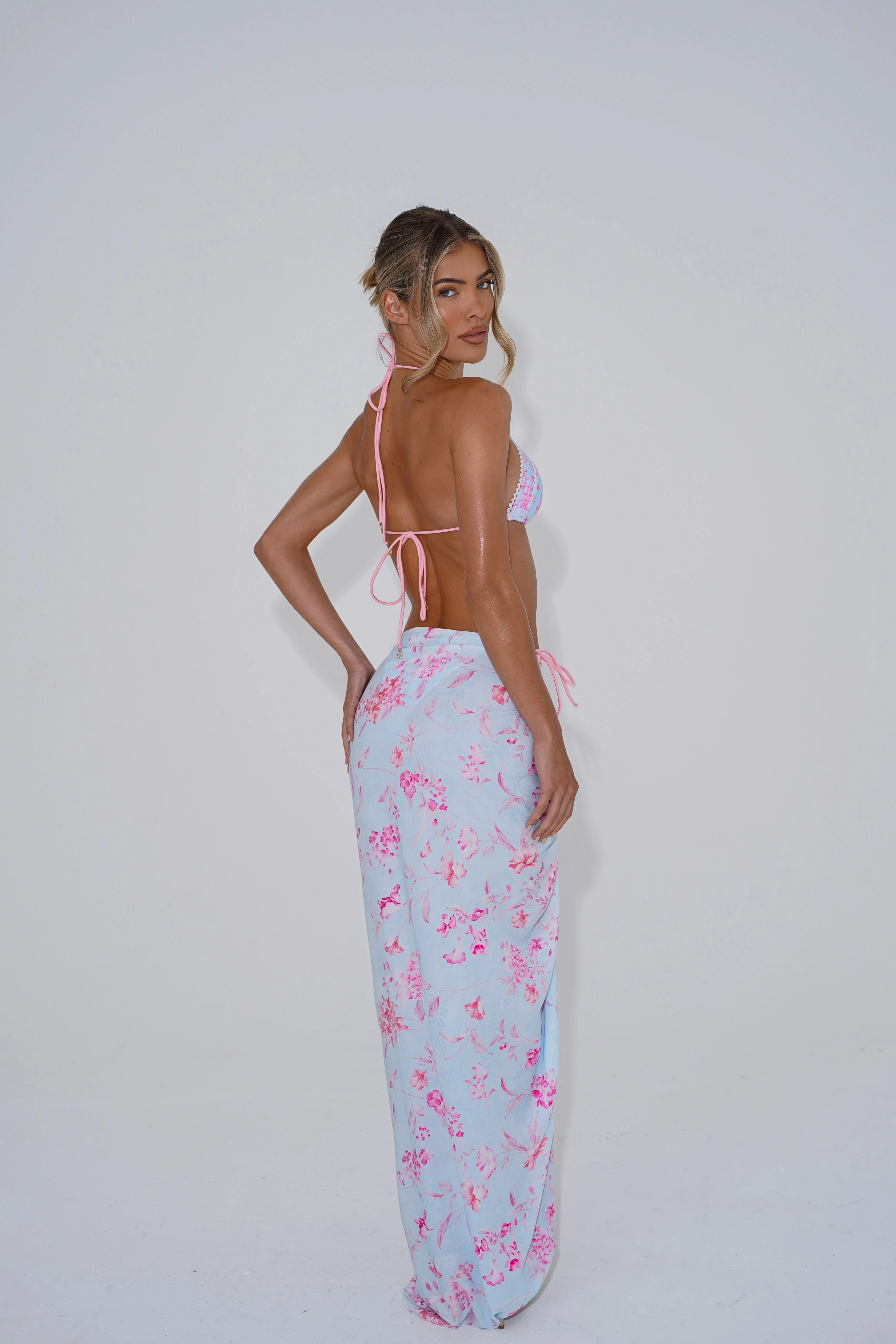 The tie up sarong - blue floral - Image 6